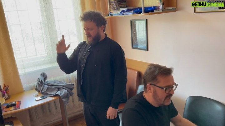 Mykhailo Khoma - 29.3K Likes - Розспівка перед виступом @ponomaryovoleksandr
Україна переможе ✊
Слава ЗСУ🇺🇦
Слава Україні💙💛