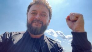 Mykhailo Khoma Instagram - Друзі, прикордонники України, вітаю вас зі святом 🇺🇦✊💙💛 

Слава Державній прикордонній службі України!!!