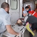 Mykhailo Khoma Instagram – Це відео під музику Мирослава Скорика, яке було продемонстроване Президентом Володимиром Зеленським під час звернення до Конгресу США.
Це наслідки дій російських окупантів на наші міста по всій Україні. Зруйновані будівлі, зруйновані життя… Покажіть це відео всьому світу!
#ВсеБудеУкраїна #SaveUkraine #Closethesky