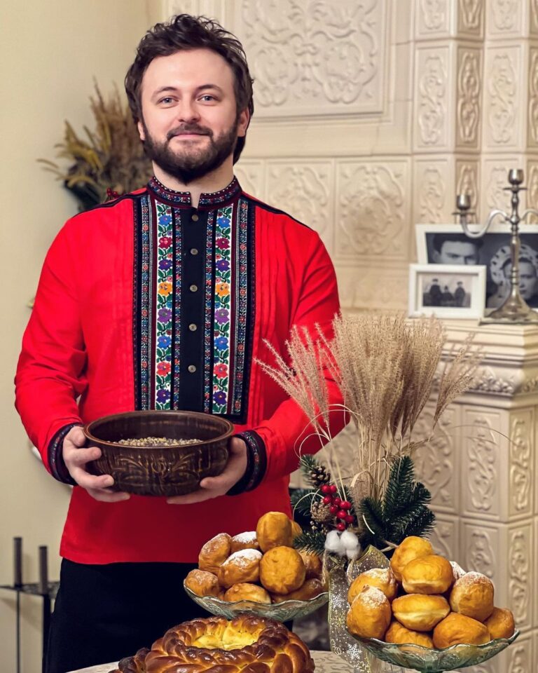 Mykhailo Khoma Instagram - Дай, Боже, добрий вечір!!! Дай, Боже, здоров‘я!!! Христос ся Рождає!!! #святвечір Ukraine