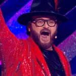 Mykhailo Khoma Instagram - Найбільша інтрига року! Хто гідний звання переможця? Найнесподіваніший гранд фінал гіпершою «МАСКА» цієї суботи о 21:00! @maskaukrainetv @kanalukraina #МАСКА #маска_україна_шоу #themaskedsinger #каналУкраїна #зірковийдетектив