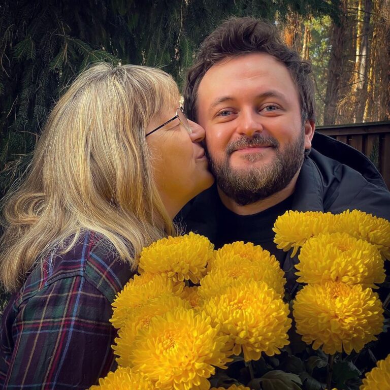 Mykhailo Khoma Instagram - Мій щасливий День Народження!!! Мама приїхала з Португалії мене привітати❤️ Ukraine