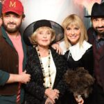 Mykhailo Khoma Instagram - Вчора відбувся допрем’єрний показ пригодницької комедії-квесту «ДЕ ГРОШІ»! Дякуємо всім нашим гостям за привітання! Дякуємо Держкіно і нашій команді, що ми це зробили! Перші глядачі вже бачили фільм і склали своє враження, а з 21 жовтня у всіх кінотеатрах України зможе побачити кожен! Підтримайте українське кіно!
