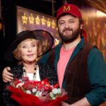 Mykhailo Khoma Instagram - Вчора відбувся допрем’єрний показ пригодницької комедії-квесту «ДЕ ГРОШІ»! Дякуємо всім нашим гостям за привітання! Дякуємо Держкіно і нашій команді, що ми це зробили! Перші глядачі вже бачили фільм і склали своє враження, а з 21 жовтня у всіх кінотеатрах України зможе побачити кожен! Підтримайте українське кіно!