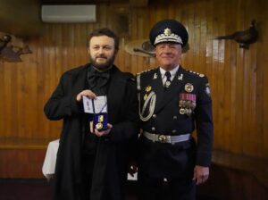 Mykhailo Khoma Instagram - Сьогодні в Національній академії внутрішніх справ близько 800 курсантів склали Присягу працівника Національної поліції та ліцеїстів юридичного ліцею імені Ярослава Кондратьєва НАВС - Клятву ліцеїста.
⠀
Бажаємо першокурсникам бути завжди вірними Присязі, гідними девізу Національної поліції України – «Служити та Захищати», гордо нести почесне звання ліцеїста й курсанта НАВС, своїми здобутками в навчанні зміцнювати авторитет академії, шанувати близьких і достойно наслідувати приклад батьків.