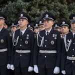 Mykhailo Khoma Instagram - Сьогодні в Національній академії внутрішніх справ близько 800 курсантів склали Присягу працівника Національної поліції та ліцеїстів юридичного ліцею імені Ярослава Кондратьєва НАВС - Клятву ліцеїста. ⠀ Бажаємо першокурсникам бути завжди вірними Присязі, гідними девізу Національної поліції України – «Служити та Захищати», гордо нести почесне звання ліцеїста й курсанта НАВС, своїми здобутками в навчанні зміцнювати авторитет академії, шанувати близьких і достойно наслідувати приклад батьків.