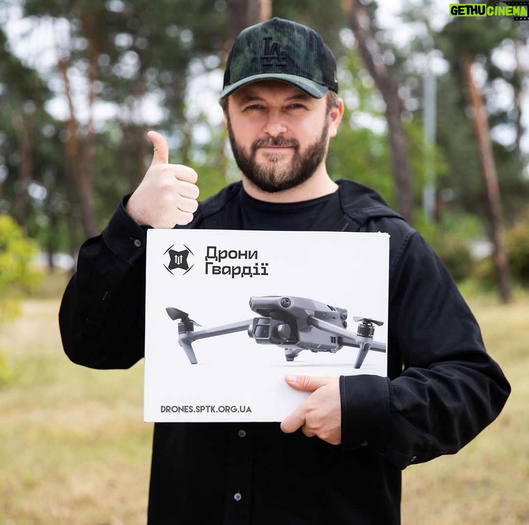Mykhailo Khoma Instagram - Допомога тим, хто захищає нас щодня — найкраще, що ми можемо робити зараз! Це вдячність за кожен спокійний ранок, за кожну прогулянку літнім вечором і за те, що маємо можливість насолоджуватися життям, попри все! ❤️ Саме тому, разом з @sptkorgua та @avrora.multimarket долучилися до благодійного проекту — збір коштів на дрони для Національної гвардії України 🇺🇦 І з допомогою кожного небайдужого та свідомого українця, впевнений, що зовсім скоро хлопці отримають свої «крила» 😌 З якими нищити ворога буде простіше та швидше💪🏻 Разом ми — сила! І за червень вже було зібрано й передано 2,6 млн грн🔥 Нагадую, що це все від звичайних покупок в Аврорі, адже 5% суми від кожного придбаного товару йде в збір☝🏻 Тож долучайся до збору і ти🫵🏻 Можливо твоя допомога стане вирішальною! Слава Україні! Слава нашим героям! 🇺🇦