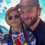 Mykhailo Khoma Instagram - Добрий день! Хочу вас познайомити з гарною талановитою дівчинкою, волонтеркою Анною-Марією Герман. Ця надзичайно обдарована дитина дуже гарно співає, виступає в храмах і церквах. Вона - незряча, але всі зібрані кошти від своїх виступів, а це - 1 649 757 гривень 42 копійки - віддала на потреби ЗСУ!!! Добрі хлопці з передової вислали мені посилання на новини, де розповідали про Анну-Марію і я почув, що у неї є мрія - зустрітися зі мною. Вчора, в День народження Анни-Марії ми зустрілись і познайомились. А ще - записали на студії @virtuoso_records дуже гарну пісню - «Ліхтарики», яку ми з Анатолієм Безухом @anatoliibezukh вирішили подарувати дівчинці для виконання. Скажу вам одне, Анна-Марія - неймовірна. Приклад для нас усіх, для України та світу! Підтримайте цю дівчинку своїми побажаннями та подякою за її щире серце та волонтерську роботу! «Ліхтарики запалюють нам світло, щоб бачити людей серед людей» Львів