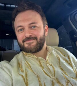 Mykhailo Khoma Instagram - Вітаю з Днем вишиванки 2023!!! Як вам з тризубом? Гляньте на другу фотку і оцініть😉 Фея @yu_magdych @yuliya_magdych дякую тобі за новеньку☺️ #СлаваУкраїні