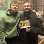 Mykhailo Khoma Instagram - Вчора відвідав соціальний центр «Регіна» для осіб з інвалілністю 18+ @reginasocialcenter в своєму рідному місті Новояворівськ . Ми колядували, віншували , частувались Яворівським пирогом і українським борщем. Розчулив мене до сліз Олександр Буфан, виконанням пісні «Йшли селом партизани» дуже щиро і трепетно. Максим Смук - палкий прихильник моєї творчості, передав мені альбом малюнків про мою творчість. Цілий рік він малював малюнки на кожну мою пісню і вірив щиро в те, що особисто матиме нагоду передати їх мені. Микита Білоус - бариста, «дитина сонця» , пригощав мене запашною кавою у соціальному кафе-бібліотеці «Регіна». У центрі усі вихованці своїми руками наближають довгоочікувану ПЕРЕМОГУ , виготовляючи окопні свічки та маскувальні сітки. Щиро дякую керівнику соціального центру «Регіна» , моїй добрій подрузі Наталії Кулик за теплий прийом у стінах центру! А також хочу зазначити , що протягом дня у рідному місті я зустрів багато знайомих мені людей. Усіх памʼятаю та люблю! Хочу передати всім з Яворівщини, памʼятайте: ви мої, а я ваш - земляк!