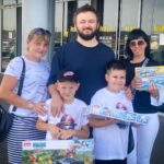 Mykhailo Khoma Instagram - Минулого тижня мав особливу зустріч з маленькими синами воїнів-героїв, які стояли на захисті України.  Це Ігор та Сергій, підопічні фонду @children.heroes Разом з @polechu_ua ми знайшли, як підтримати дітей, батьки яких стояли на захисті нашої країни. І це - подарувати подорож, яка лікує. Приєднався до цієї благодійної історії. Бо прагну, щоб наші діти пам’ятали: за поганими подіями їх завжди чекатимуть дива. Кожна маленька справа - це частина великої пригоди. Слава Україні! Героям Слава! Ukraine