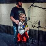 Mykhailo Khoma Instagram - Добрий день! Хочу вас познайомити з гарною талановитою дівчинкою, волонтеркою Анною-Марією Герман. Ця надзичайно обдарована дитина дуже гарно співає, виступає в храмах і церквах. Вона - незряча, але всі зібрані кошти від своїх виступів, а це - 1 649 757 гривень 42 копійки - віддала на потреби ЗСУ!!! Добрі хлопці з передової вислали мені посилання на новини, де розповідали про Анну-Марію і я почув, що у неї є мрія - зустрітися зі мною. Вчора, в День народження Анни-Марії ми зустрілись і познайомились. А ще - записали на студії @virtuoso_records дуже гарну пісню - «Ліхтарики», яку ми з Анатолієм Безухом @anatoliibezukh вирішили подарувати дівчинці для виконання. Скажу вам одне, Анна-Марія - неймовірна. Приклад для нас усіх, для України та світу! Підтримайте цю дівчинку своїми побажаннями та подякою за її щире серце та волонтерську роботу! «Ліхтарики запалюють нам світло, щоб бачити людей серед людей» Львів