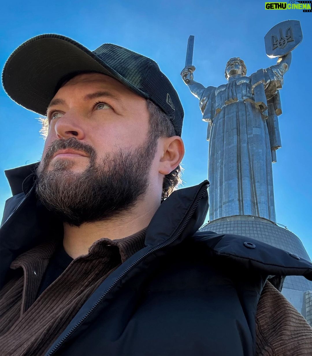 Mykhailo Khoma - 17K Likes - З Новим Роком!!! Хай збувається
наша спільна Українська Мрія💙💛
Слава Україні!!!