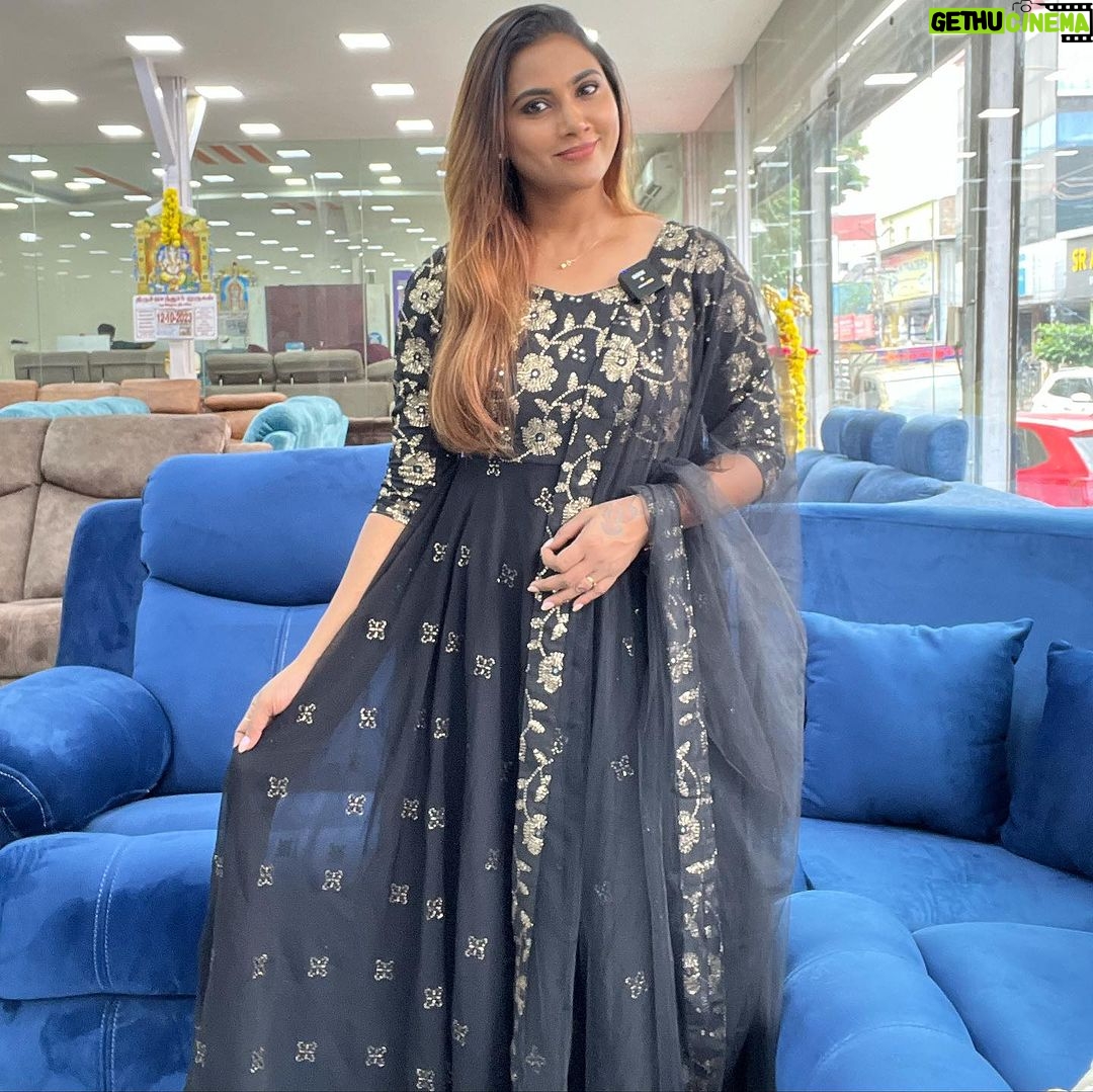 Myna Nandhini Instagram - Darling thank u soo much for this black amazing fit super quality @chakrabortymukta 🥰😘😍