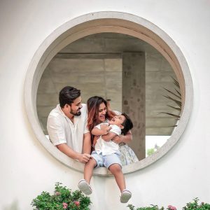 Myna Nandhini Instagram - #foreverlove #foryou #everything @iam_dhruvanofficial our lovely family @momentousfotography ♥️❤️♥️
Makeup - @swartistic_makeover
Location - @mannavilla