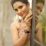 Myna Nandhini Instagram - Makeup @jiyamakeupartistry Hairdo @mani_stylist_ @sareedrapistchennai Camera @skmani_photography jewel @new_ideas_fashions saree @thorkal_couture_official 🥰😘❤️