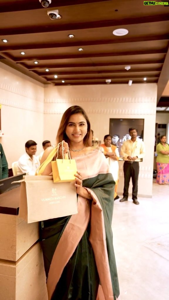 Myna Nandhini Instagram - Experience a world of sheer elegance and sophistication as you step into the enchanting VBJ Anna Nagar store. From classic pieces that stand the test of time to contemporary masterpieces embracing modern aesthetics, the VBJ Anna Nagar store offers a plethora of choices for the discerning jewellery lover. At VBJ, you'll receive a personalized shopping experience guided by their knowledgeable staff, who will assist you in finding the perfect piece that complements your style and personality. Visit the store today and elevate your jewellery shopping experience to new heights. Product codes: Ring- 138-A26357 Necklace - 193A43207 , 193A2112 , 137JJ23410968 Earrings - 139a65820  Bangles - 137A17141 Bracelet - 191A142 #VBJ #VummidiBangaruJewellers #VBJGold #VummidiBangaru #AnnaNagarJewelleryStore