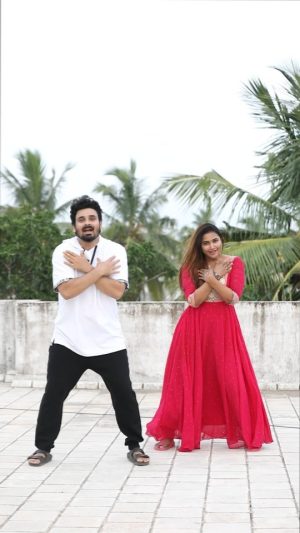 Myna Nandhini Instagram - In loop since I heard this song 🥰. Ungalukum apdi thaane??

Na Na Na Na
Nanaivadhenadiiiiiii.. ✨ 💃❤️

#NaNaNaNa #AVivekMervinOriginal
@viveksivaofficial
@mervinsolomon @divomusicofficial