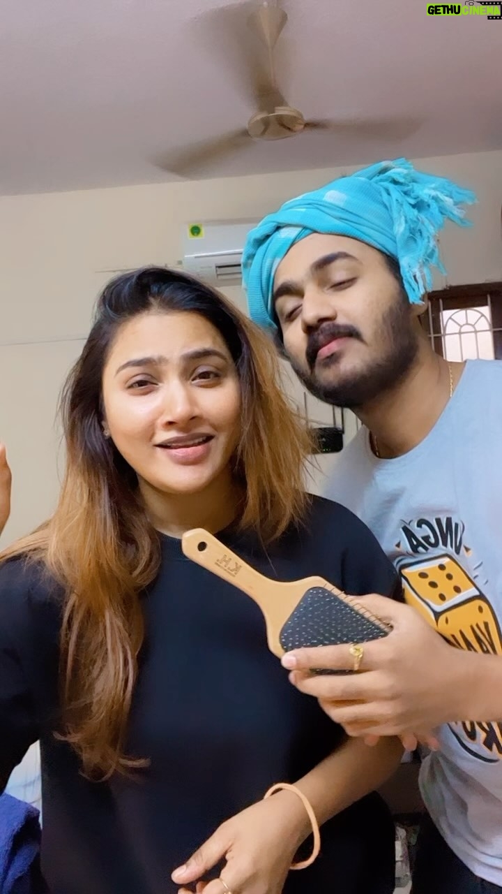 Myna Nandhini Instagram - Comedy sing with my brother @balasubramaniyanrajendran s