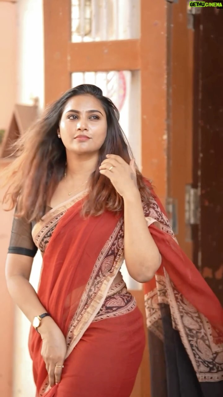 Myna Nandhini - 108.4K Likes - Saree from @kaarigai.sarees camera @skmani_photography #love #valentinesdaygift #unconditionallove #myna #mynayogesh #dhurvan #positivity 😘🥰