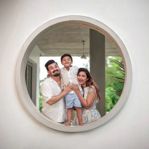 Myna Nandhini Instagram - #foreverlove #foryou #everything @iam_dhruvanofficial our lovely family @momentousfotography ♥️❤️♥️
Makeup - @swartistic_makeover
Location - @mannavilla
