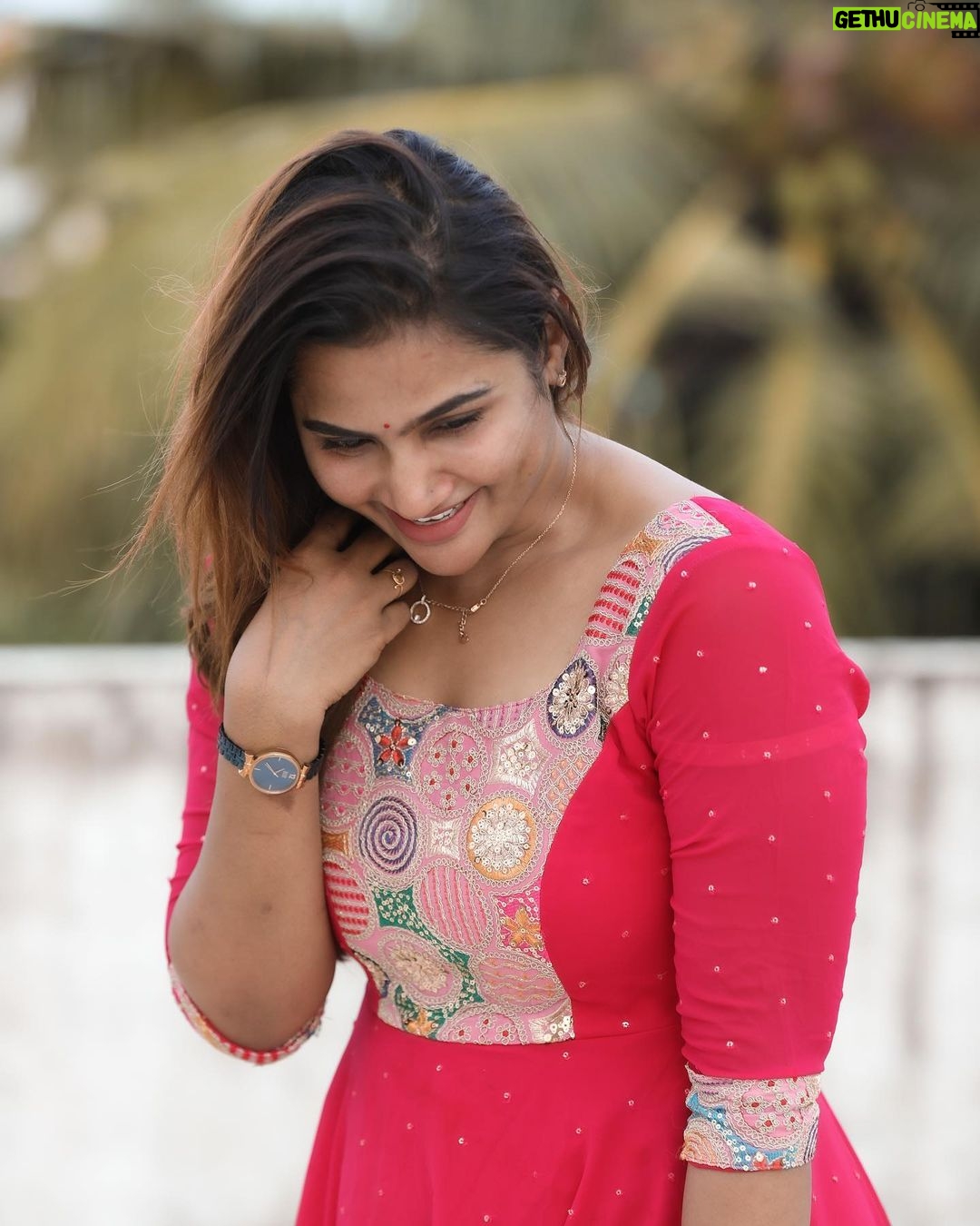 Myna Nandhini Instagram - Beautiful dress perfect stitch from @deepoo_designers thanks to @skmani_photography @local_vj_mani ❤️😘 because avan than camera 📸