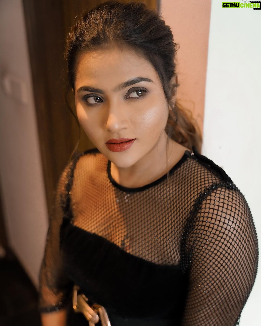 Myna Nandhini Instagram - Dress @deepoo_designers makeup @vaishuzmakeover camera @skmani_photography