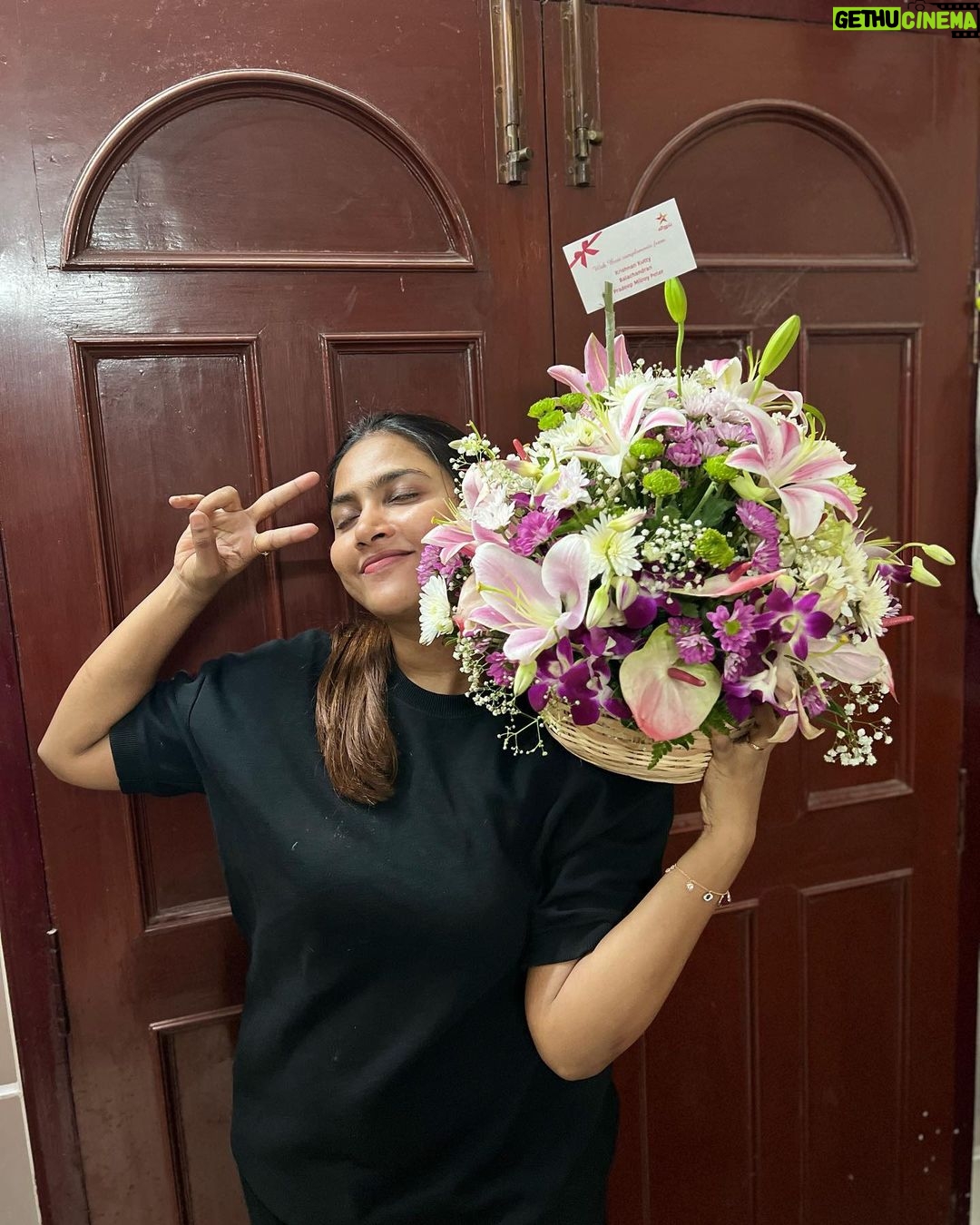 Myna Nandhini Instagram - Thank u soo much love and support everytime ❤️❤️🙏🏻 thanks to @pradeepmilroy @balachandran_ratnavel and kk sir and my home @vijaytelevision