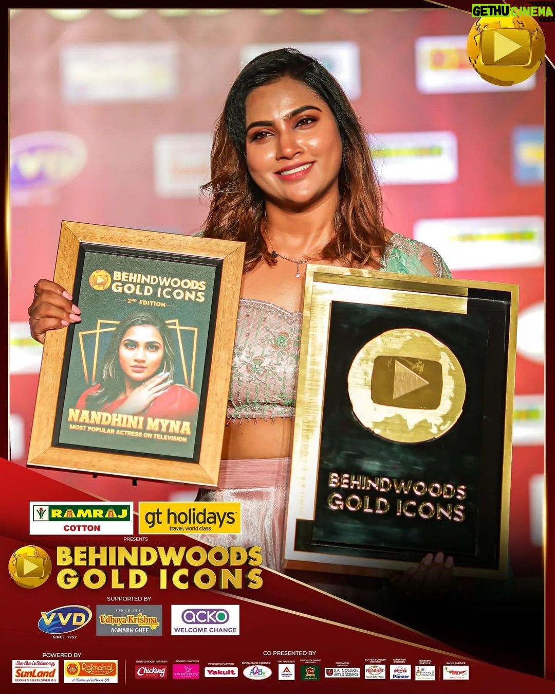 Myna Nandhini Instagram - Thank you so muchhhhhhh challakuttys😍😍😘 Yennaku support and love kuduthathuku romba nandri thanks too @behindwoodsofficial @iam_yogeshwaram