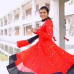 Myna Nandhini Instagram - My fav @chakrabortymukta dresss red and black #videographer - @local_vj_mani 😍🥰