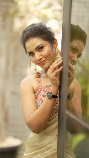 Myna Nandhini Instagram - Makeup @jiyamakeupartistry 
Hairdo @mani_stylist_ 
 @sareedrapistchennai Camera @skmani_photography  jewel @new_ideas_fashions saree @thorkal_couture_official 🥰😘❤️