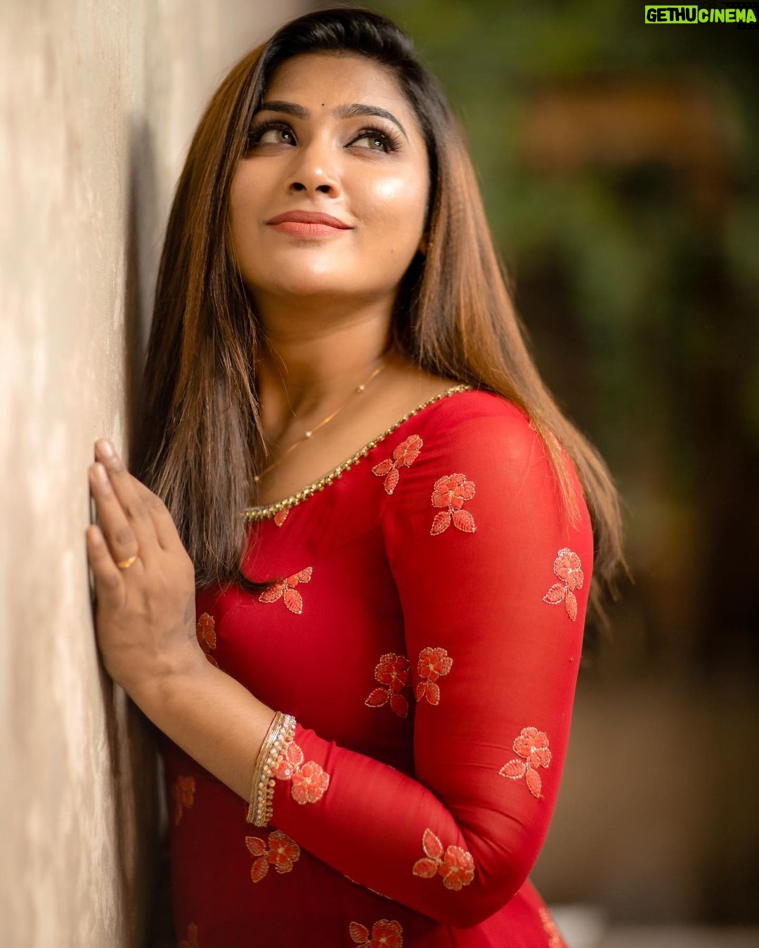Myna Nandhini - 76.9K Likes - 🥰🥰😍❤️❤️❤️ pc @camerasenthil
Disgner @nirali_design_house Makeup @makeupartistrybykavithasekar