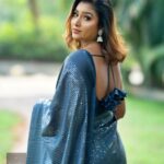Myna Nandhini Instagram – எப்போதும் என்
அடையாளத்தை
யாருக்காகவும் விட்டு
கொடுக்க மாட்டேன் ❤️❤️❤️

Camera: @pariaarclicks
Team : @miya_designers
Mua: @kalaiartistry
Hairstylist: @shalini_hairartist
Jewellery : @mokshe_bridal_jewellery