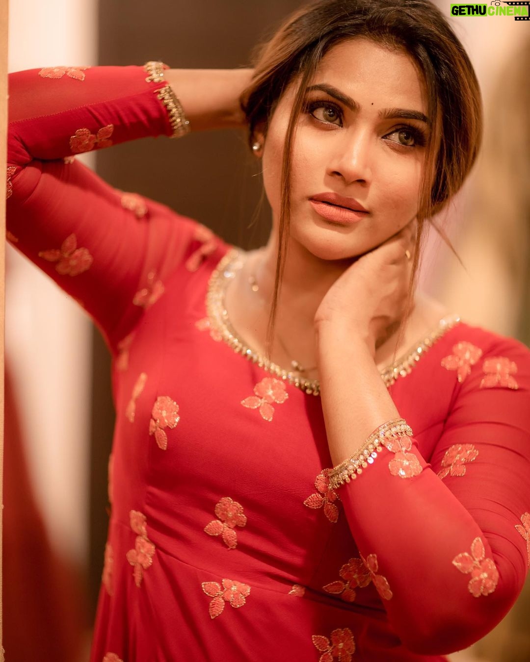Myna Nandhini - 76.9K Likes - 🥰🥰😍❤️❤️❤️ pc @camerasenthil
Disgner @nirali_design_house Makeup @makeupartistrybykavithasekar