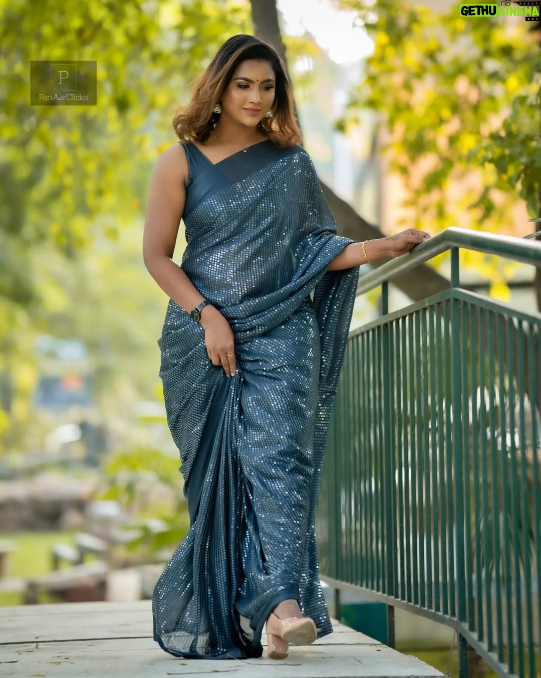 Myna Nandhini - 73.8K Likes - எப்போதும் என்
அடையாளத்தை
யாருக்காகவும் விட்டு
கொடுக்க மாட்டேன் ❤️❤️❤️
Camera: @pariaarclicks
Team : @miya_designers
Mua: @kalaiartistry
Hairstylist: @shalini_hairartist
Jewellery : @mokshe_bridal_jewellery