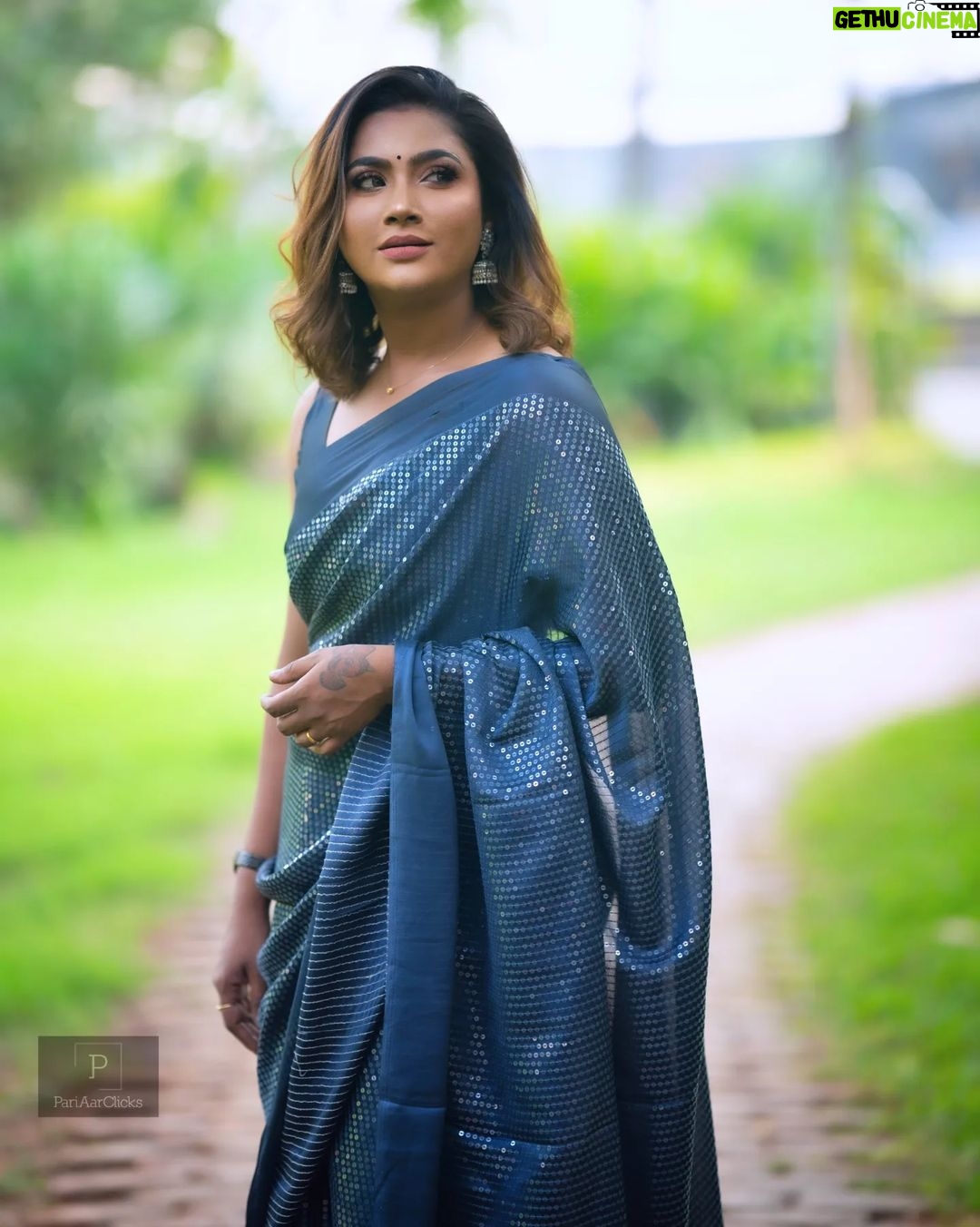 Myna Nandhini - 73.8K Likes - எப்போதும் என்
அடையாளத்தை
யாருக்காகவும் விட்டு
கொடுக்க மாட்டேன் ❤️❤️❤️
Camera: @pariaarclicks
Team : @miya_designers
Mua: @kalaiartistry
Hairstylist: @shalini_hairartist
Jewellery : @mokshe_bridal_jewellery