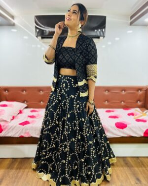 Myna Nandhini Instagram - Yes am in Big boss now chellakutties need all your support and love makkale @vijaytelevision thank u so much for the opportunity @pradeepmilroy boss ❤️❤️❤️❤️❤️