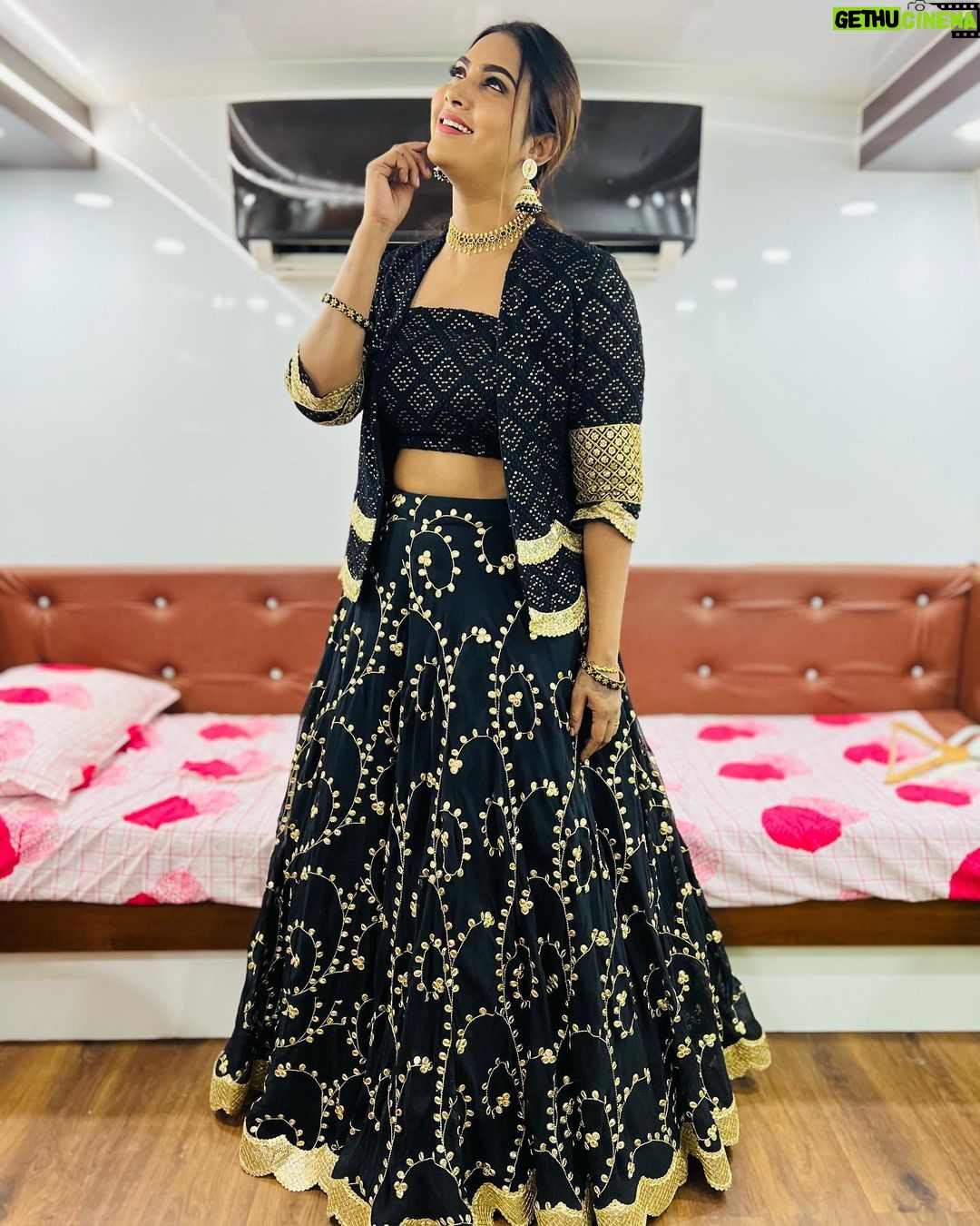 Myna Nandhini - 115.2K Likes - Yes am in Big boss now chellakutties need all your support and love makkale @vijaytelevision thank u so much for the opportunity @pradeepmilroy boss ❤️❤️❤️❤️❤️
