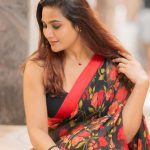 Myna Nandhini Instagram - Happy Christmas to all my Challakuttys 🥰😌 pc @skmani_photography