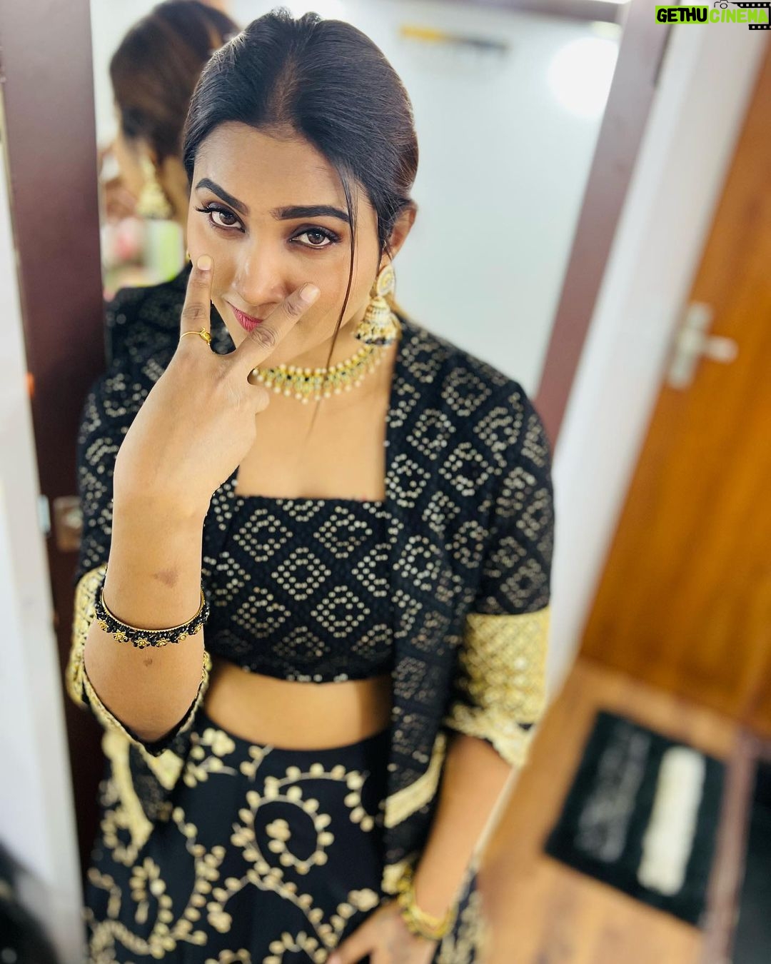 Myna Nandhini - 115.2K Likes - Yes am in Big boss now chellakutties need all your support and love makkale @vijaytelevision thank u so much for the opportunity @pradeepmilroy boss ❤️❤️❤️❤️❤️