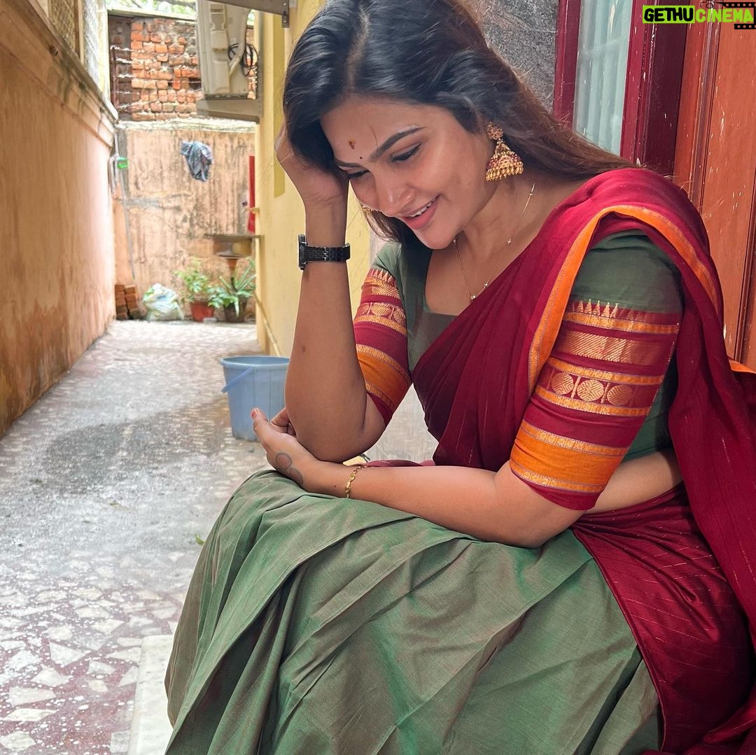 Myna Nandhini - 97.5K Likes - Sorry for the late post my Challakutty s happy ayuthapoojai nalvalthukkal My beautiful half saree @ivalinmabia