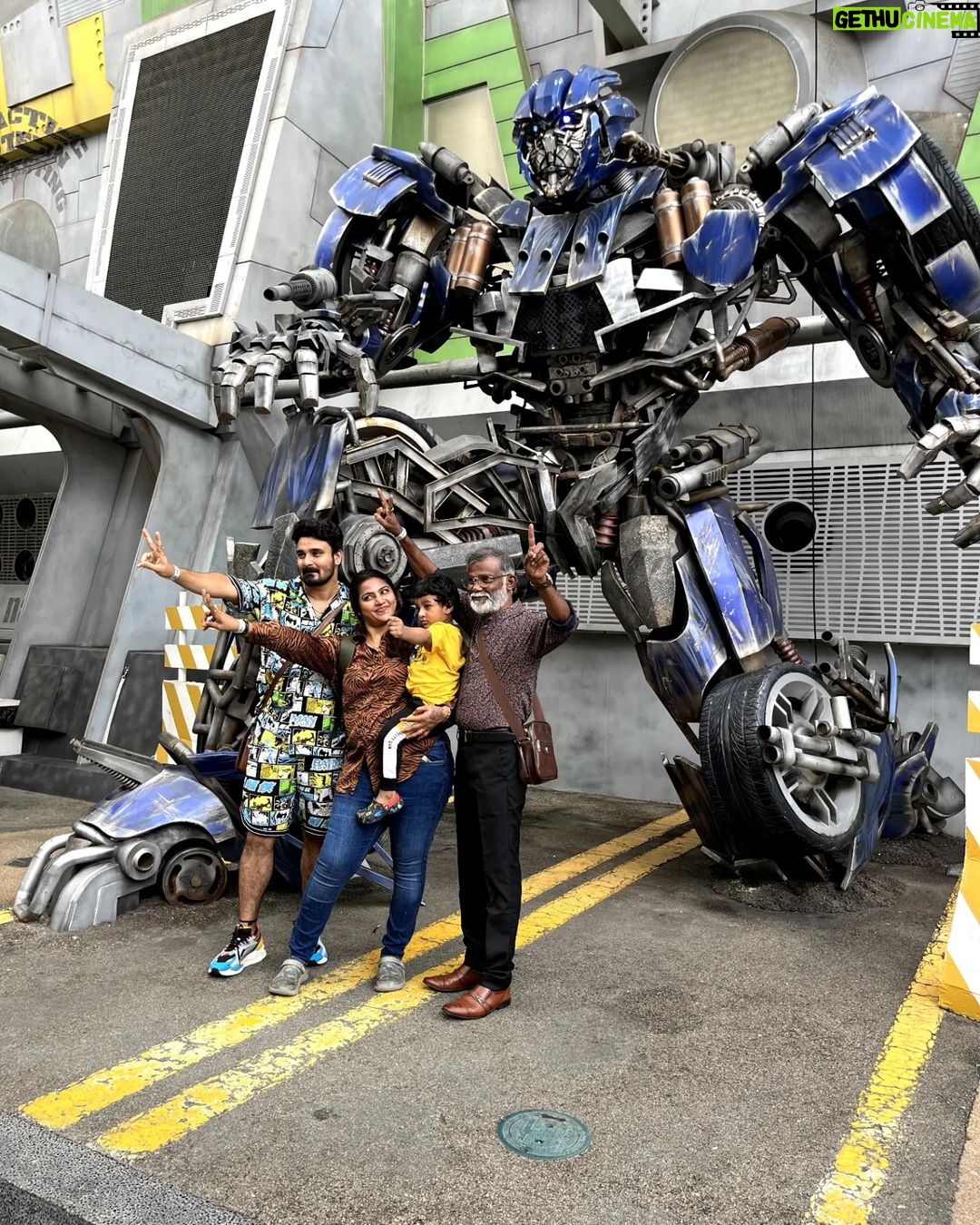 Myna Nandhini Instagram - #singaporetravel #universalstudiosingapore @myna_nandhu #dhruvanbirthday #celebrationoflife Travel Partner - @gtholidays.in UNIVERSAL STUDIOS SINGAPORE(SENTOSA)