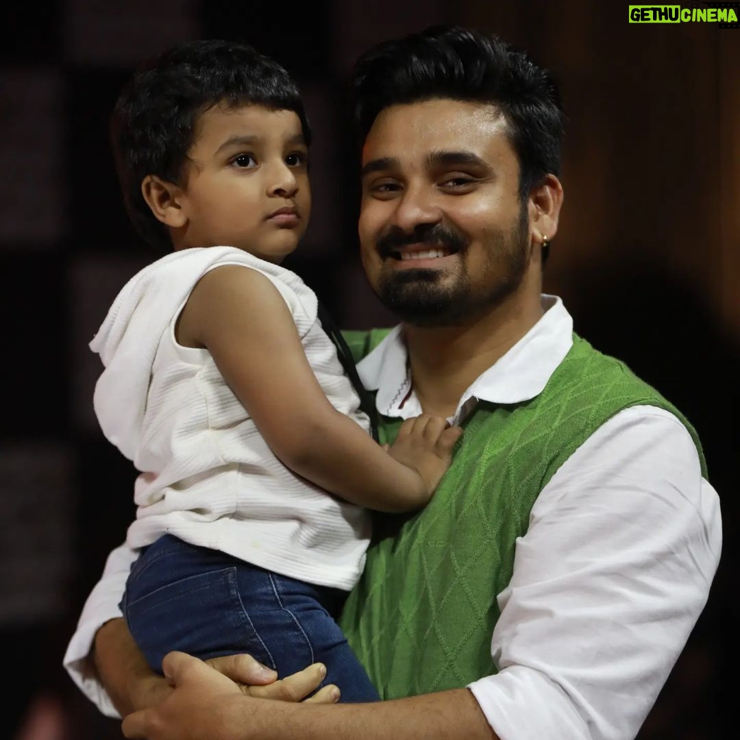 Myna Nandhini Instagram - #familyphotography #dancejodidancereloaded @aryaoffl @myna_nandhu Pc- @storiesbysidhu @deepak_cheewtu