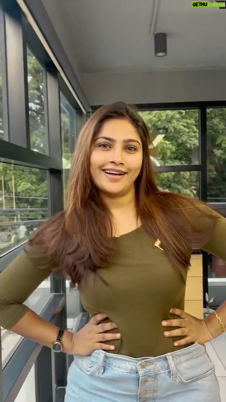 Myna Nandhini Instagram - Theme - Russet brown🤩 Zazzalized Haircolor for Myna. We belive that every individual is unique irrespective of their complexion. We are here to help you look good and feel good. The level of confidence that one carries can boost up your game of life. ☎️For appointments and other service details: 🌐 Waww.zazzlesalon.com 📍Trichy cantonment: 9610023456 📍Trichy Thillainagar: 8682077777/ 0431-4216777 📍Coimbatore Rs puram: 9610045678/ +914224367770 📍Chennai Nungambakkam: 9610056789 📍Thanjavur : 9944429295 📍Velachery : 7449015555 #hairoftheday#hairsalon#keratin#kerablast#zoil#zazzle#salon#hairstyles#haircolor#haircare#hairinspiration#haircolorist#hairtransformation#hairexpert#hairgoals#shorthair#hairmakeover#hairconsultation#styleoftheday Zazzle Salons Nungambakkam