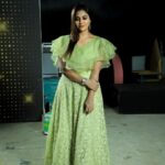 Myna Nandhini Instagram - Shoot time @vijaytelevision @director_thomson_vijaytv dress from my fav @chakrabortymukta photographer @poovarasanphotography