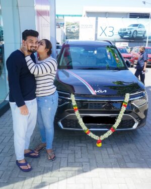 Myna Nandhini Instagram - #ournewcar🚘 #kiacarens #newupgrade