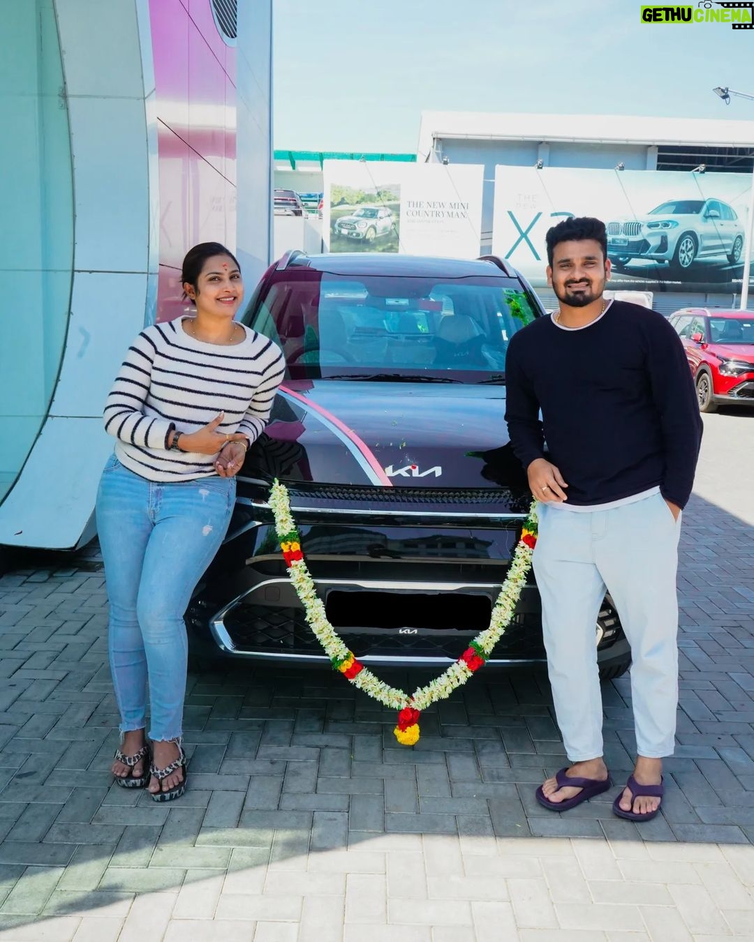 Myna Nandhini - 141.1K Likes - #ournewcar🚘 #kiacarens #newupgrade