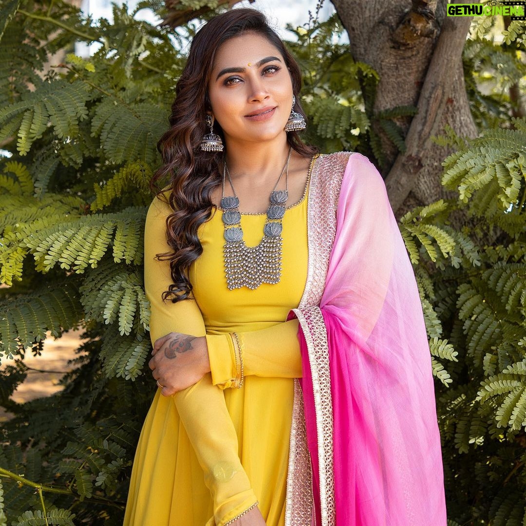 Myna Nandhini Instagram - @vijaytelevision shoot #kpychampions @director_thomson_vijaytv dress from @andy_k_studio photography @poovarasanphotography