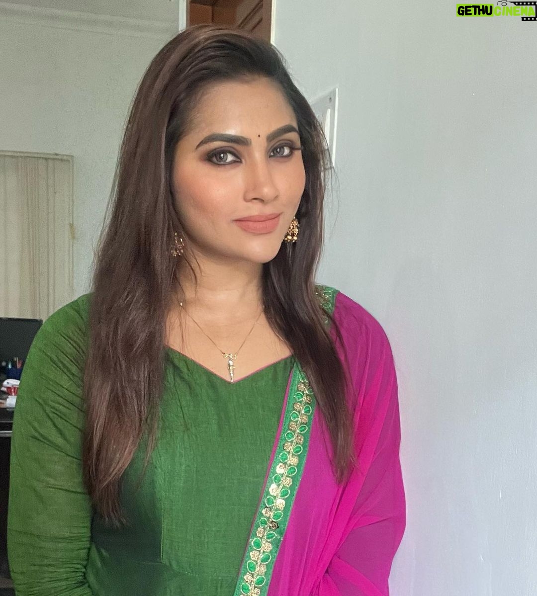 Myna Nandhini Instagram - Evnt time Contrast colour combo dress @deepoo_designers