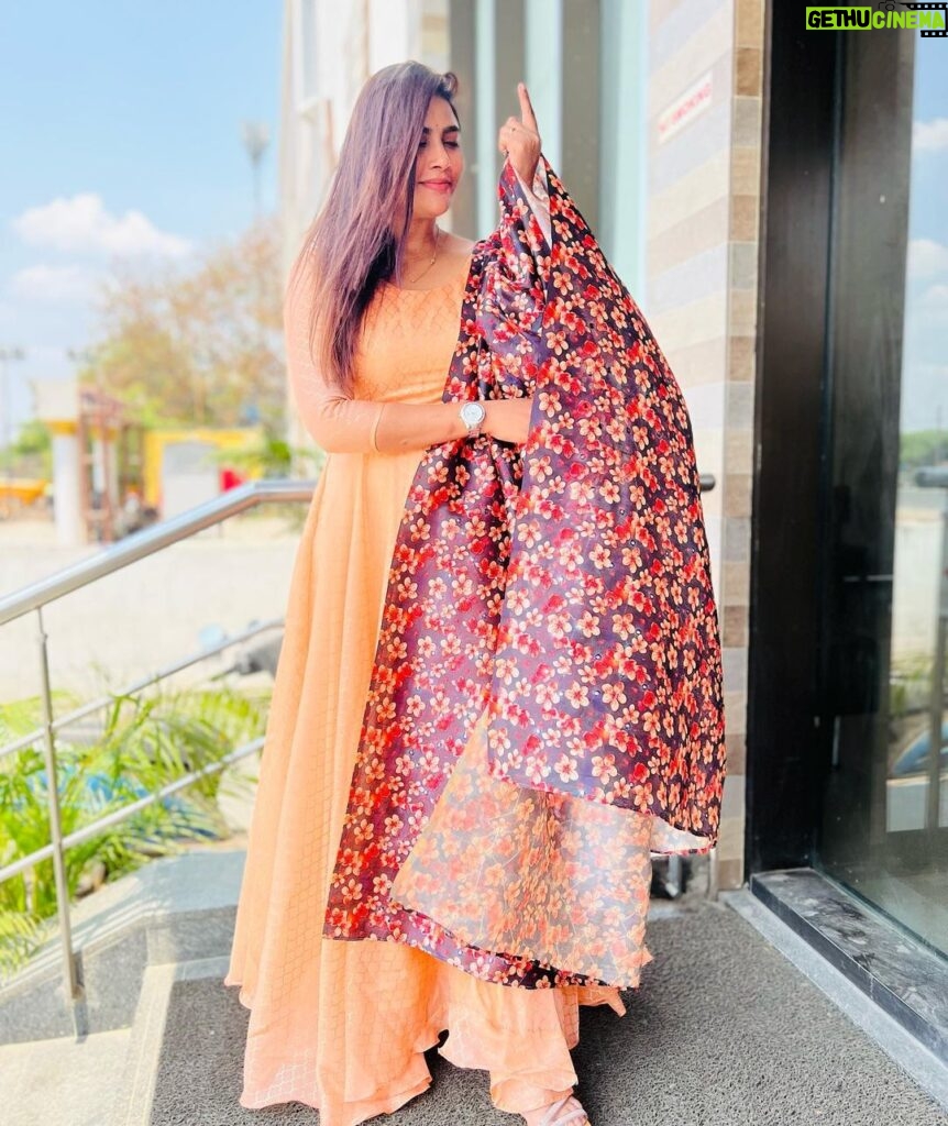 Myna Nandhini Instagram - One of the fav colour main @chakrabortymukta thank u baby
